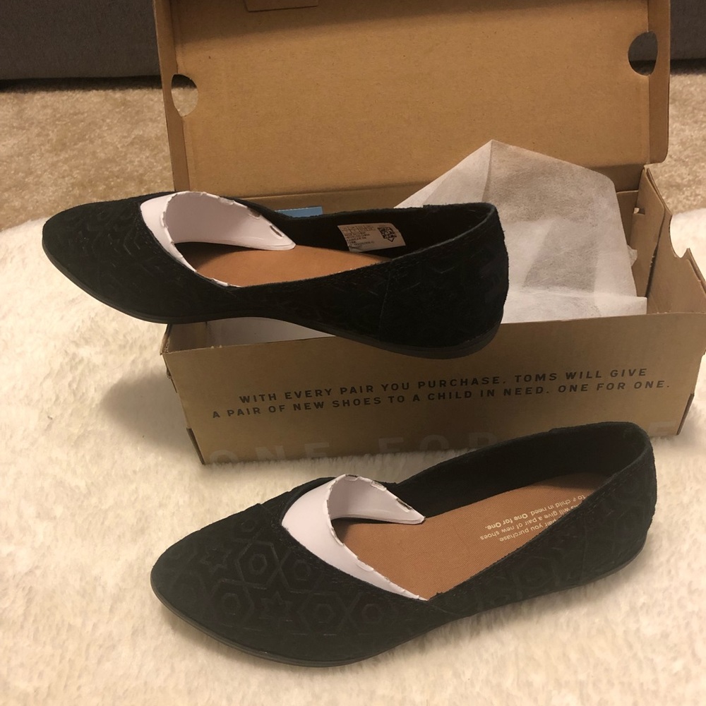 NIB Toms black embossed Jutti flats size 7